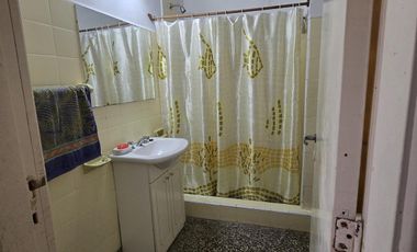 VENTA CASA 4 AMBIENTES EN VILLA ADELINA