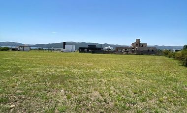 Terreno en barrio cerrado Puerto del Aguila