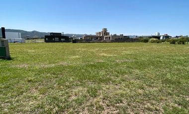 Terreno en barrio cerrado Puerto del Aguila