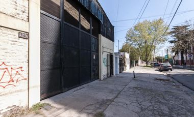 Excelente galpón  150 mts de  Avda Yrigoyen