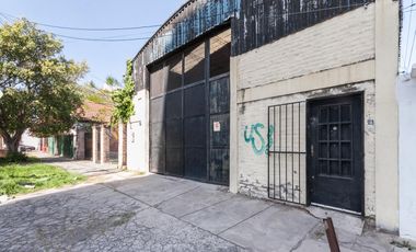 Excelente galpón  150 mts de  Avda Yrigoyen