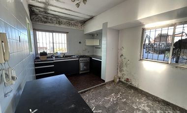 Venta Galpón sobre lote de 200mts en Wilde, IDEAL INVERSOR