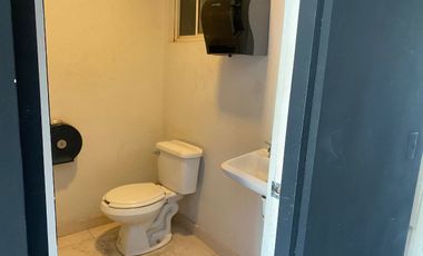 Excerlente local frente a Carretera Nacional