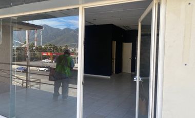 Excerlente local frente a Carretera Nacional