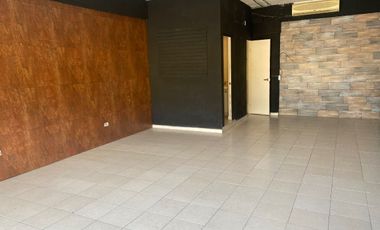 Excerlente local frente a Carretera Nacional