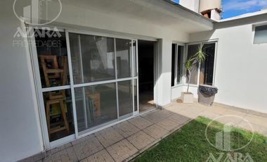 Local industrial con vivienda a metros de Mitre y Pelliza