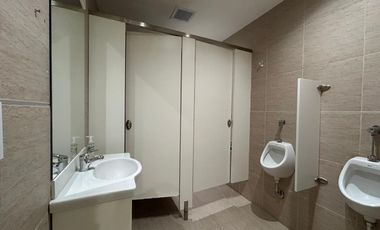 Oficina en venta a metros de Unicenter