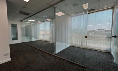 Oficina en venta a metros de Unicenter