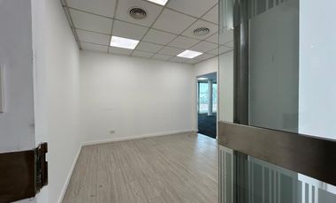 Oficina en venta a metros de Unicenter