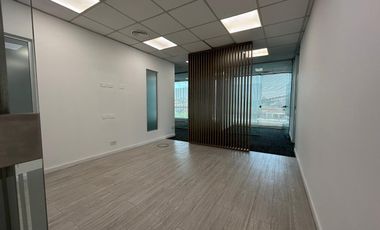 Oficina en venta a metros de Unicenter