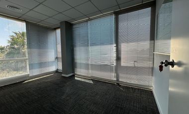 Oficina en venta a metros de Unicenter