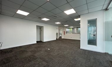 Oficina en venta a metros de Unicenter