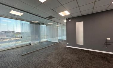 Oficina en venta a metros de Unicenter