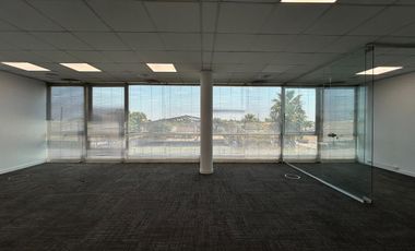 Oficina en venta a metros de Unicenter