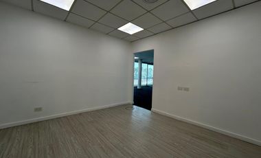 Oficina en venta a metros de Unicenter