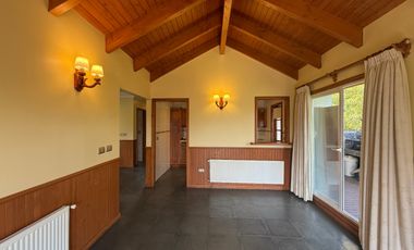 Casa en venta c/ estacionamiento en Molco