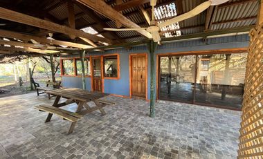 Casa en venta c/ estacionamiento en Santa Juana