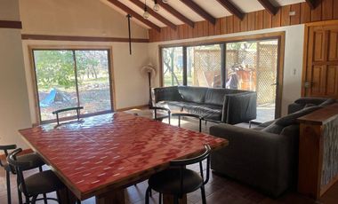 Casa en venta c/ estacionamiento en Santa Juana