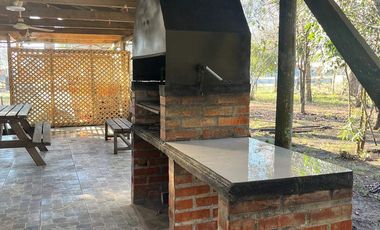 Casa en venta c/ estacionamiento en Santa Juana