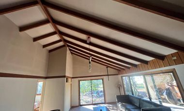 Casa en venta c/ estacionamiento en Santa Juana