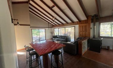 Casa en venta c/ estacionamiento en Santa Juana