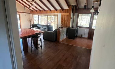 Casa en venta c/ estacionamiento en Santa Juana