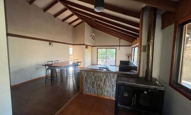 Casa en venta c/ estacionamiento en Santa Juana