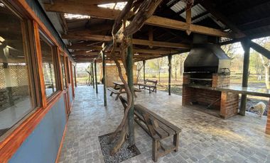 Casa en venta c/ estacionamiento en Santa Juana