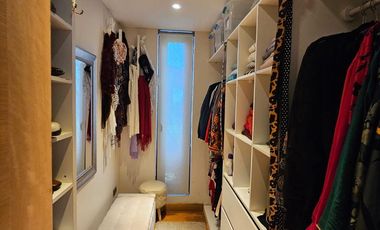 ESPECTALUCAR CASA  SOLIDA DE 4 NIVELES, LA RESERVA, CHICUREO