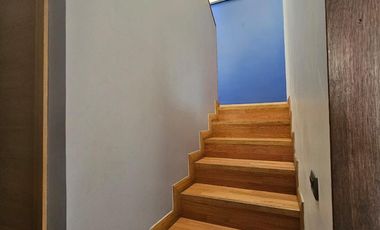 ESPECTALUCAR CASA  SOLIDA DE 4 NIVELES, LA RESERVA, CHICUREO