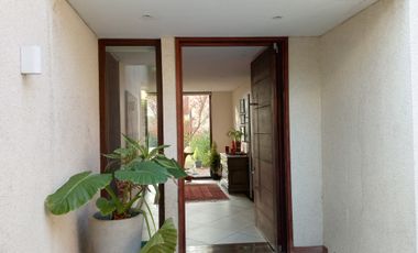 ESPECTALUCAR CASA  SOLIDA DE 4 NIVELES, LA RESERVA, CHICUREO