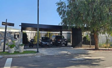 ESPECTALUCAR CASA  SOLIDA DE 4 NIVELES, LA RESERVA, CHICUREO