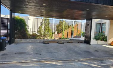 ESPECTALUCAR CASA  SOLIDA DE 4 NIVELES, LA RESERVA, CHICUREO