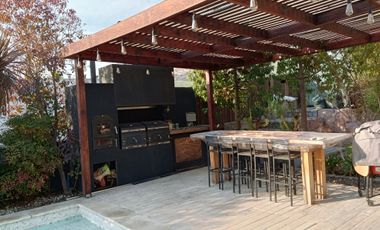 ESPECTALUCAR CASA  SOLIDA DE 4 NIVELES, LA RESERVA, CHICUREO