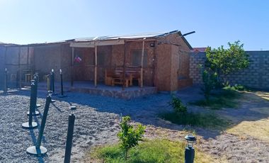 CABAÑA EN PICA SECTOR LA BANDA CON ENERGÍA SOLAR