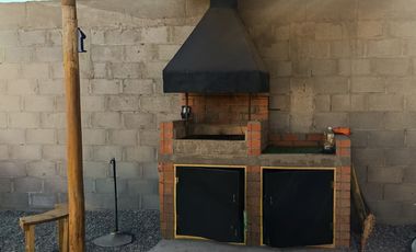 CABAÑA EN PICA SECTOR LA BANDA CON ENERGÍA SOLAR