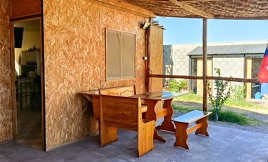 CABAÑA EN PICA SECTOR LA BANDA CON ENERGÍA SOLAR