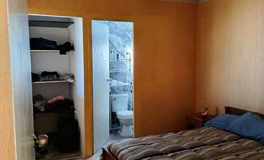 CABAÑA EN PICA SECTOR LA BANDA CON ENERGÍA SOLAR