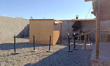 CABAÑA EN PICA SECTOR LA BANDA CON ENERGÍA SOLAR