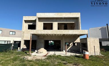 Casa en obra en venta