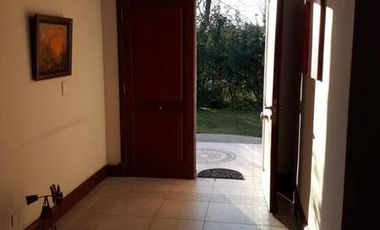 EXCELENTE CONSTRUCCION, AMPLIA CASA TRADICIONAL