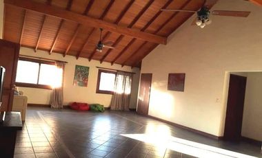 EXCELENTE CONSTRUCCION, AMPLIA CASA TRADICIONAL