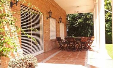 EXCELENTE CONSTRUCCION, AMPLIA CASA TRADICIONAL