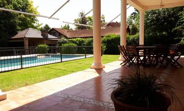 EXCELENTE CONSTRUCCION, AMPLIA CASA TRADICIONAL