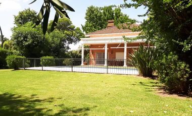 EXCELENTE CONSTRUCCION, AMPLIA CASA TRADICIONAL