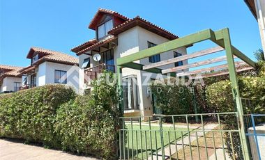 Casa en Arriendo en Laura Barros Condominio Alto Mar