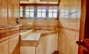 Casa en Venta en Angamos Limache