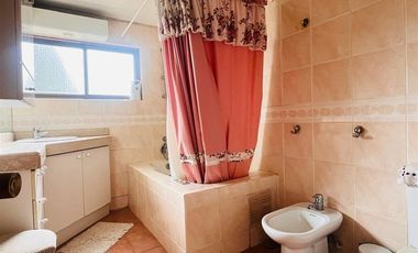 Casa en Venta en Angamos Limache