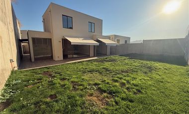 Casa en Arriendo en Camino El Chin con Camino El Huinganal