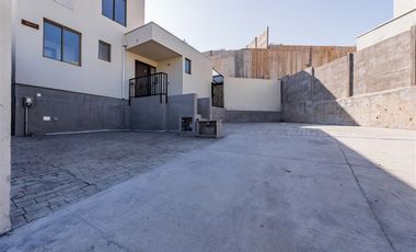 Casa en Arriendo en Camino El Chin con Camino El Huinganal